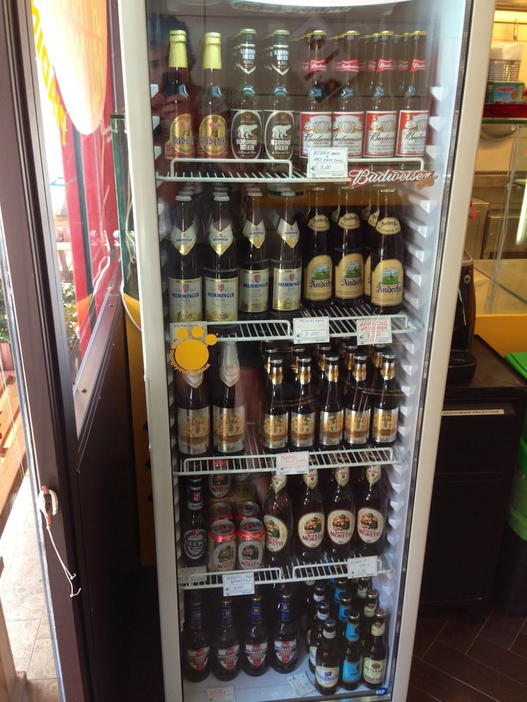 Il frigo delle birre in bottiglia